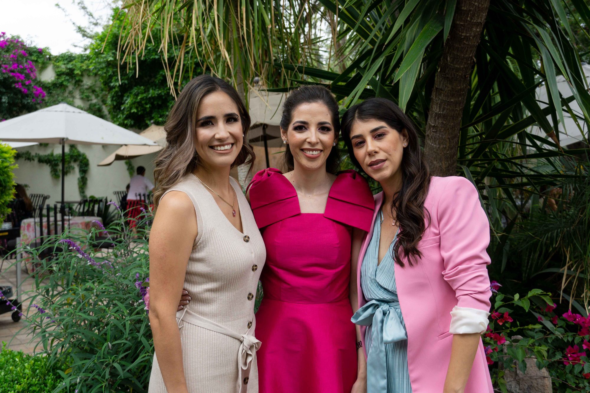 Noemi Parada, Moni de la Rosa y Raquel Ramírez